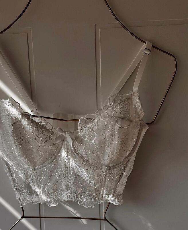 Корсетно бельо с регулатори  “White Mess” Lace corset and panty set