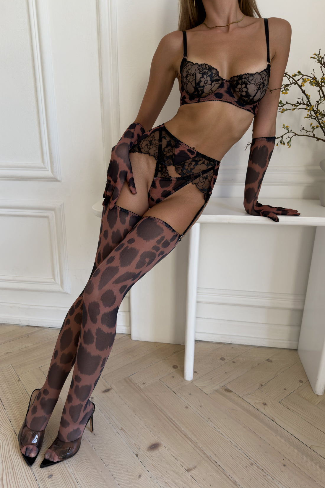 Луксозно дантелено бельо от пет части “Scarlet Lace”